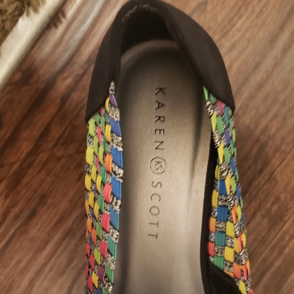Karen Scott Wedge Shoes. - Picture 2 of 5